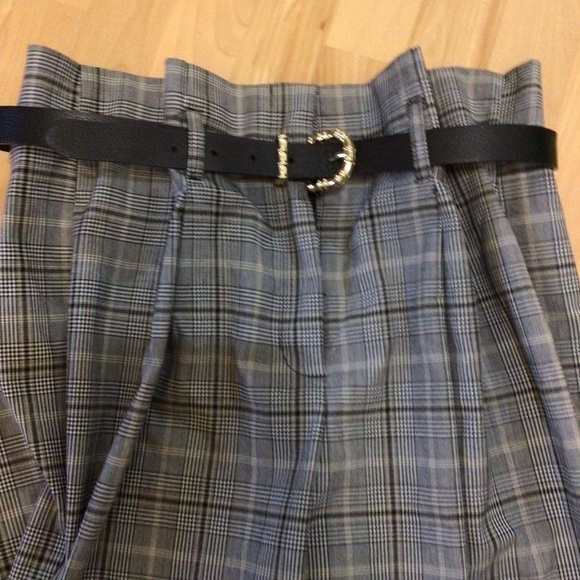 LIZ Claiborne plaid trousers. High waisted with pleats and tapered leg - Picture 3 of 5